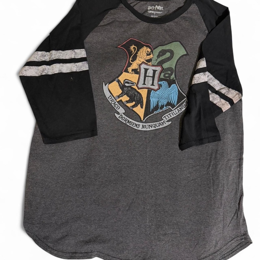 Warner Bros. Black and Gray Hogwarts Crest 3/4 sleeve tshirt